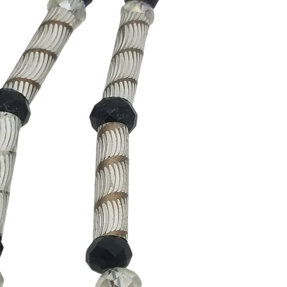 VINTAGE  BLACK & CRYSTAL GLASS BEAD & SILVERTONE SAINT PENDANTS ROSARY NECKLACE - Picture 7 of 8